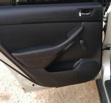 Серый Тойота Авенсис, объемом двигателя 1.6 л и пробегом 373 тыс. км за 5600 $, фото 10 на Automoto.ua