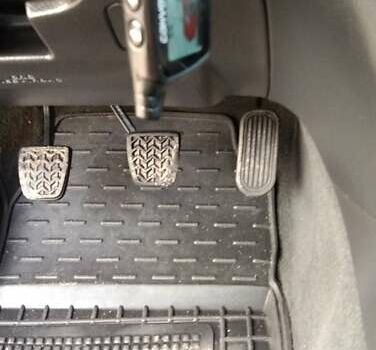 Серый Тойота Авенсис, объемом двигателя 1.6 л и пробегом 373 тыс. км за 5600 $, фото 12 на Automoto.ua