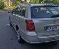 Сірий Тойота Авенсіс, об'ємом двигуна 2 л та пробігом 315 тис. км за 5850 $, фото 1 на Automoto.ua