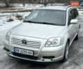 Серый Тойота Авенсис, объемом двигателя 1.8 л и пробегом 334 тыс. км за 4299 $, фото 1 на Automoto.ua