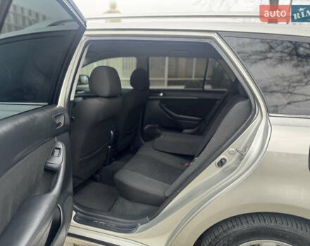 Серый Тойота Авенсис, объемом двигателя 2 л и пробегом 400 тыс. км за 4850 $, фото 15 на Automoto.ua