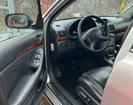 Серый Тойота Авенсис, объемом двигателя 2 л и пробегом 315 тыс. км за 2800 $, фото 13 на Automoto.ua