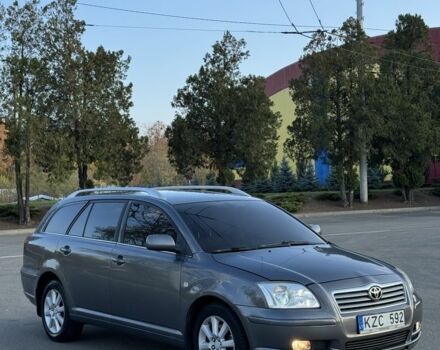 Серый Тойота Авенсис, объемом двигателя 2 л и пробегом 190 тыс. км за 3180 $, фото 1 на Automoto.ua