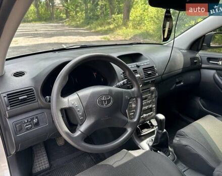Серый Тойота Авенсис, объемом двигателя 1.8 л и пробегом 257 тыс. км за 5600 $, фото 9 на Automoto.ua