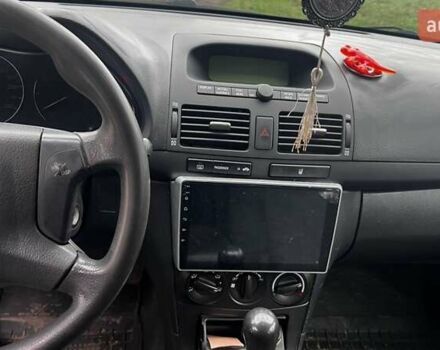 Серый Тойота Авенсис, объемом двигателя 1.6 л и пробегом 373 тыс. км за 5600 $, фото 6 на Automoto.ua