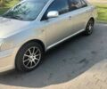 Серый Тойота Авенсис, объемом двигателя 2 л и пробегом 200 тыс. км за 5200 $, фото 1 на Automoto.ua