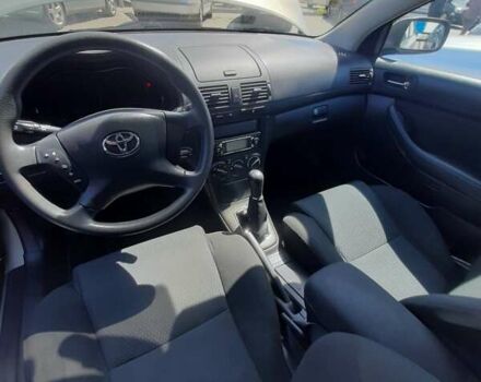 Серый Тойота Авенсис, объемом двигателя 1.79 л и пробегом 300 тыс. км за 5900 $, фото 5 на Automoto.ua