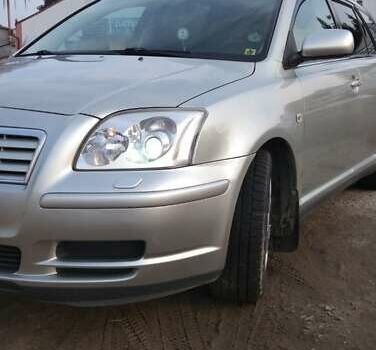 Серый Тойота Авенсис, объемом двигателя 1.6 л и пробегом 373 тыс. км за 5600 $, фото 1 на Automoto.ua