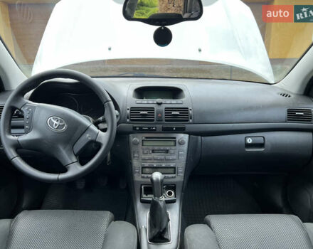 Серый Тойота Авенсис, объемом двигателя 1.79 л и пробегом 239 тыс. км за 4900 $, фото 3 на Automoto.ua