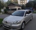 Серый Тойота Авенсис, объемом двигателя 2 л и пробегом 321 тыс. км за 4800 $, фото 1 на Automoto.ua