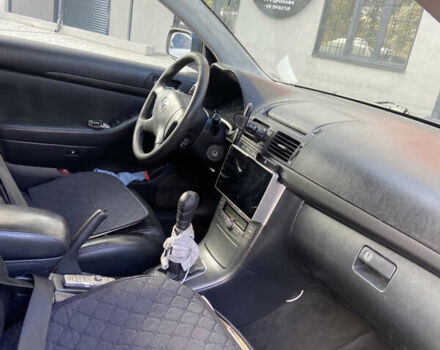 Серый Тойота Авенсис, объемом двигателя 1.99 л и пробегом 407 тыс. км за 3600 $, фото 15 на Automoto.ua
