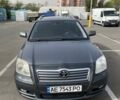 Серый Тойота Авенсис, объемом двигателя 2 л и пробегом 226 тыс. км за 5500 $, фото 1 на Automoto.ua