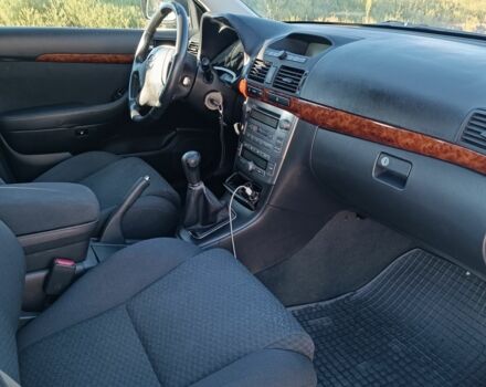 Серый Тойота Авенсис, объемом двигателя 2 л и пробегом 294 тыс. км за 5000 $, фото 5 на Automoto.ua