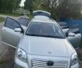 Сірий Тойота Авенсіс, об'ємом двигуна 2 л та пробігом 250 тис. км за 6800 $, фото 1 на Automoto.ua