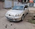 Серый Тойота Авенсис, объемом двигателя 2 л и пробегом 300 тыс. км за 2000 $, фото 1 на Automoto.ua