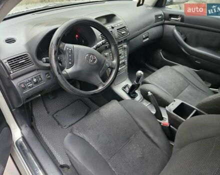 Серый Тойота Авенсис, объемом двигателя 2 л и пробегом 312 тыс. км за 4400 $, фото 33 на Automoto.ua