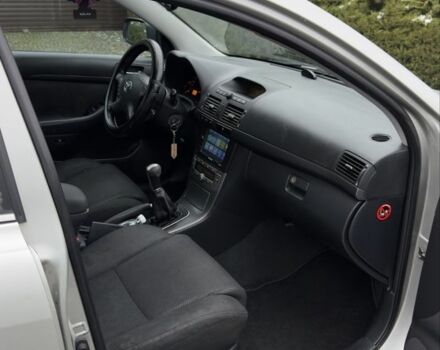 Серый Тойота Авенсис, объемом двигателя 2 л и пробегом 300 тыс. км за 3390 $, фото 8 на Automoto.ua