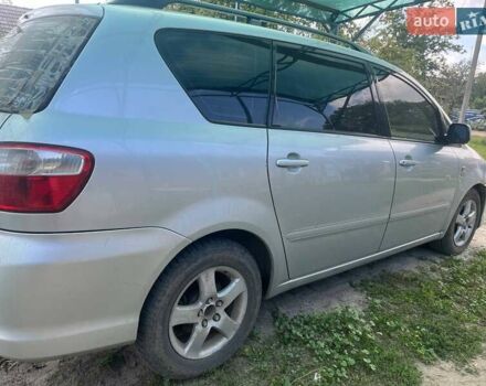 Серый Тойота Авенсис, объемом двигателя 2 л и пробегом 306 тыс. км за 3250 $, фото 4 на Automoto.ua