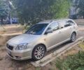Серый Тойота Авенсис, объемом двигателя 2 л и пробегом 100 тыс. км за 3500 $, фото 1 на Automoto.ua