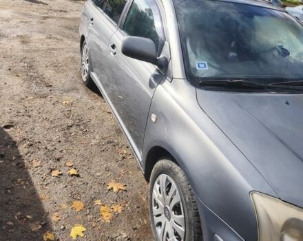 Серый Тойота Авенсис, объемом двигателя 2 л и пробегом 300 тыс. км за 2851 $, фото 2 на Automoto.ua