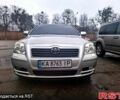 Серый Тойота Авенсис, объемом двигателя 2 л и пробегом 341 тыс. км за 5400 $, фото 1 на Automoto.ua