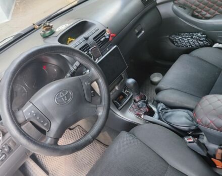 Серый Тойота Авенсис, объемом двигателя 2 л и пробегом 100 тыс. км за 3500 $, фото 4 на Automoto.ua