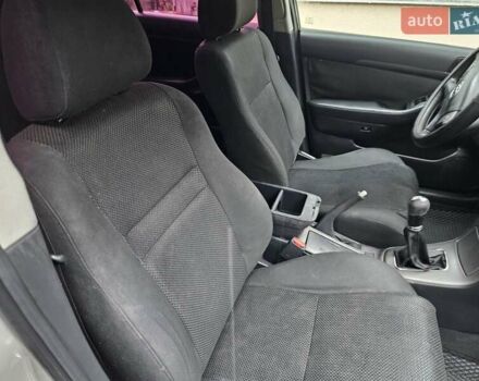 Серый Тойота Авенсис, объемом двигателя 2 л и пробегом 312 тыс. км за 4400 $, фото 17 на Automoto.ua