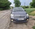 Серый Тойота Авенсис, объемом двигателя 2 л и пробегом 215 тыс. км за 6484 $, фото 1 на Automoto.ua