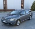 Серый Тойота Авенсис, объемом двигателя 0 л и пробегом 300 тыс. км за 2000 $, фото 1 на Automoto.ua