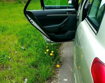 Серый Тойота Авенсис, объемом двигателя 1.8 л и пробегом 325 тыс. км за 4900 $, фото 3 на Automoto.ua