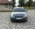 Серый Тойота Авенсис, объемом двигателя 2 л и пробегом 320 тыс. км за 2700 $, фото 1 на Automoto.ua