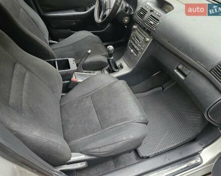 Серый Тойота Авенсис, объемом двигателя 2 л и пробегом 312 тыс. км за 4400 $, фото 19 на Automoto.ua