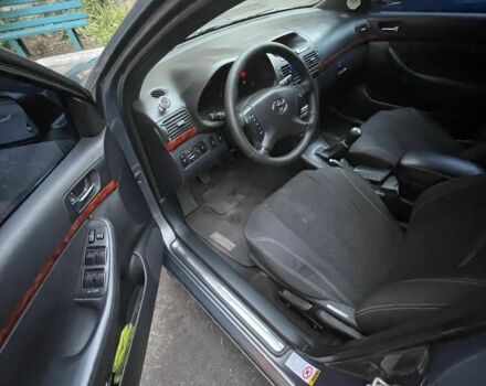 Серый Тойота Авенсис, объемом двигателя 2 л и пробегом 375 тыс. км за 4850 $, фото 5 на Automoto.ua