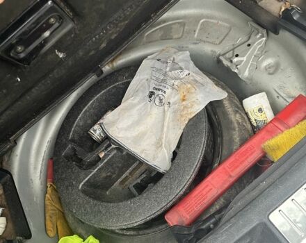 Серый Тойота Авенсис, объемом двигателя 2 л и пробегом 300 тыс. км за 2900 $, фото 10 на Automoto.ua