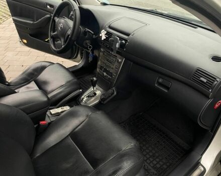 Серый Тойота Авенсис, объемом двигателя 2.4 л и пробегом 235 тыс. км за 6300 $, фото 10 на Automoto.ua