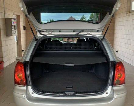 Серый Тойота Авенсис, объемом двигателя 2 л и пробегом 362 тыс. км за 6100 $, фото 5 на Automoto.ua