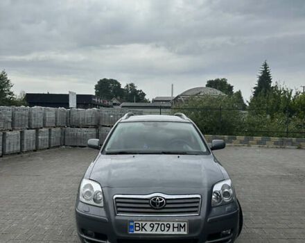 Серый Тойота Авенсис, объемом двигателя 2 л и пробегом 251 тыс. км за 5300 $, фото 1 на Automoto.ua