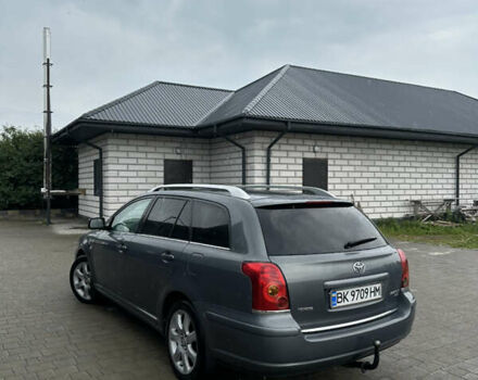 Серый Тойота Авенсис, объемом двигателя 2 л и пробегом 251 тыс. км за 5300 $, фото 4 на Automoto.ua