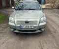Серый Тойота Авенсис, объемом двигателя 2 л и пробегом 224 тыс. км за 5500 $, фото 1 на Automoto.ua