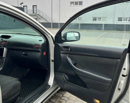 Сірий Тойота Авенсіс, об'ємом двигуна 2 л та пробігом 258 тис. км за 4950 $, фото 5 на Automoto.ua