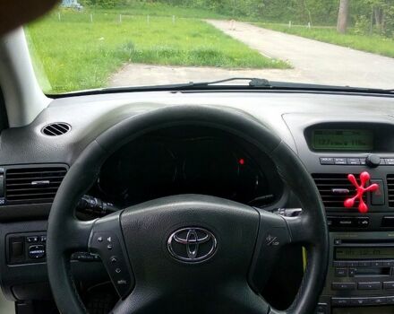 Серый Тойота Авенсис, объемом двигателя 1.8 л и пробегом 325 тыс. км за 4900 $, фото 2 на Automoto.ua