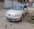 Серый Тойота Авенсис, объемом двигателя 2 л и пробегом 300 тыс. км за 2000 $, фото 1 на Automoto.ua