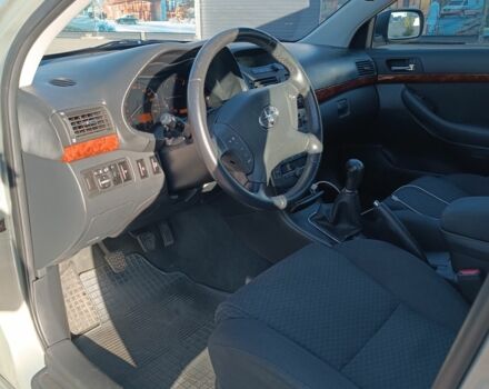 Серый Тойота Авенсис, объемом двигателя 2 л и пробегом 294 тыс. км за 5000 $, фото 4 на Automoto.ua