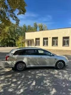 Серый Тойота Авенсис, объемом двигателя 2 л и пробегом 300 тыс. км за 2900 $, фото 3 на Automoto.ua