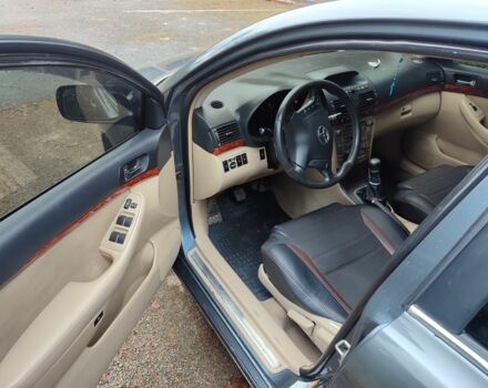 Серый Тойота Авенсис, объемом двигателя 2.2 л и пробегом 436 тыс. км за 4200 $, фото 4 на Automoto.ua