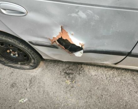 Сірий Тойота Авенсіс, об'ємом двигуна 2 л та пробігом 230 тис. км за 600 $, фото 2 на Automoto.ua
