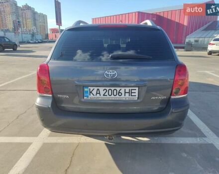 Серый Тойота Авенсис, объемом двигателя 2 л и пробегом 239 тыс. км за 6500 $, фото 2 на Automoto.ua
