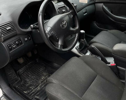 Серый Тойота Авенсис, объемом двигателя 1.79 л и пробегом 242 тыс. км за 6800 $, фото 16 на Automoto.ua