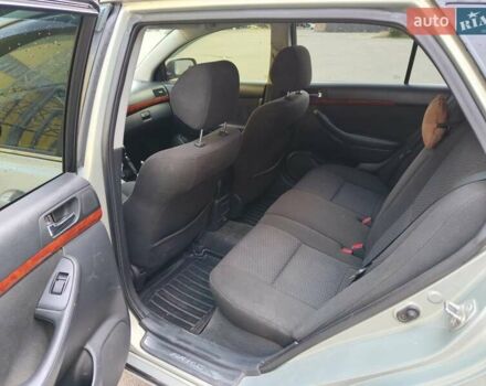 Серый Тойота Авенсис, объемом двигателя 2.2 л и пробегом 262 тыс. км за 6500 $, фото 7 на Automoto.ua