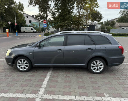 Серый Тойота Авенсис, объемом двигателя 2 л и пробегом 333 тыс. км за 5250 $, фото 3 на Automoto.ua